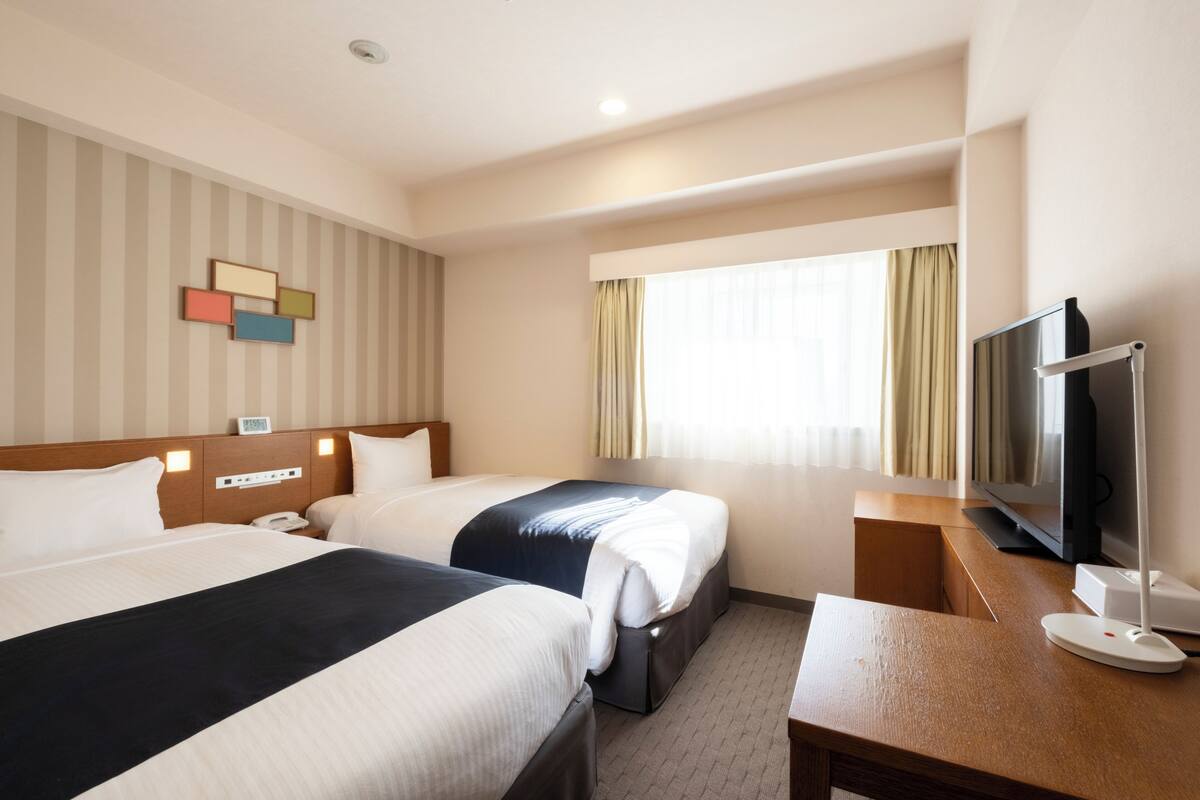 Blackout curtains, free WiFi, bed sheets