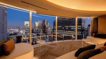 Blackout curtains, free WiFi, bed sheets