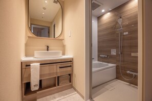 Free toiletries, hair dryer, slippers, bidet - Shinjuku Washington Hotel Main (Tokyo)