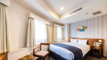 Desk, blackout drapes, free WiFi, bed sheets