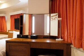 Cortinas blackout, wifi gratis y ropa de cama 