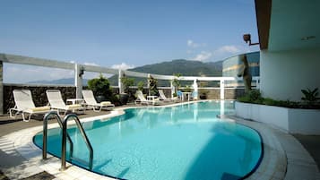 Outdoor pool, pool loungers