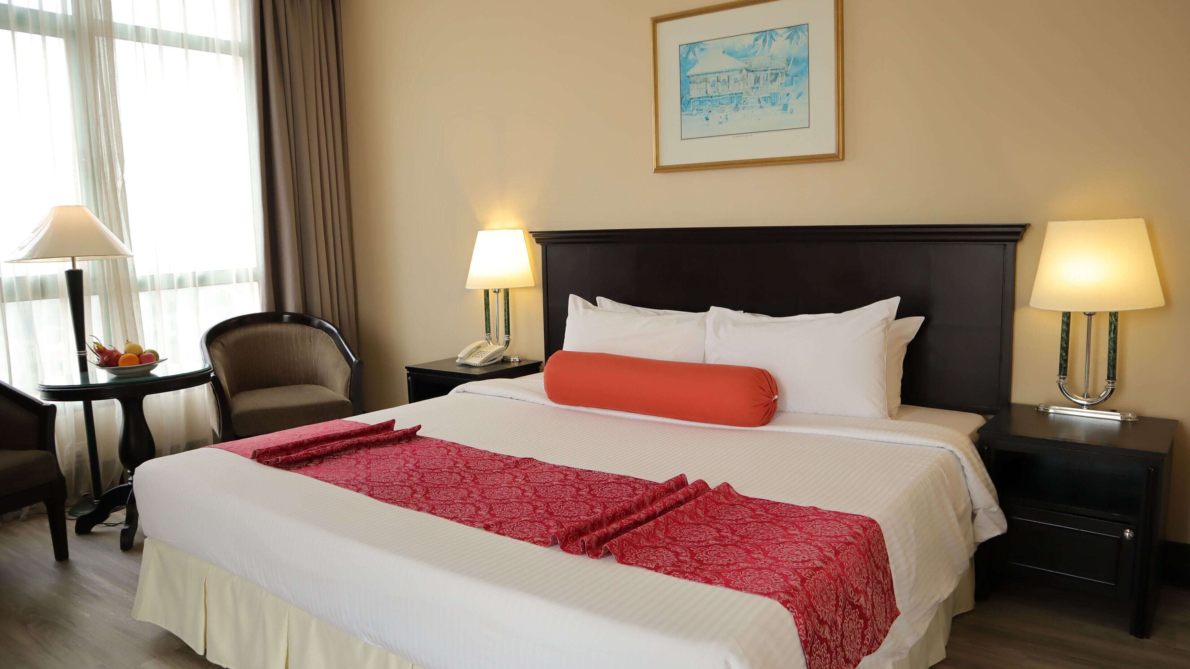 Minibar, in-room safe, desk, laptop workspace