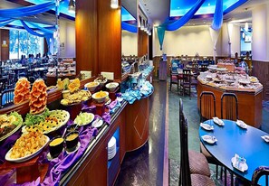 Daily buffet breakfast (MYR 20 per person)