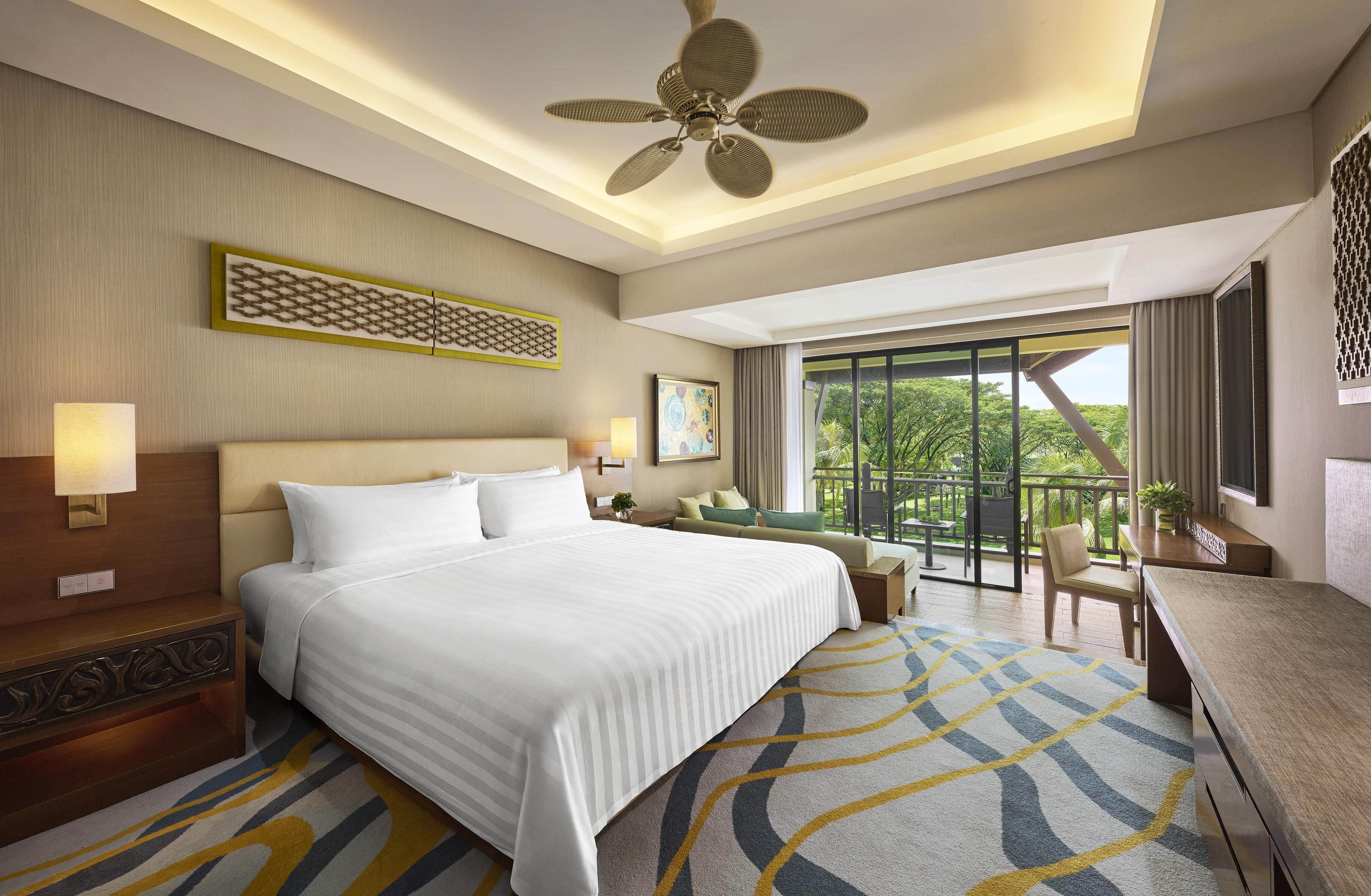 Garden Deluxe (King) | In-room safe, desk, laptop workspace, blackout curtains