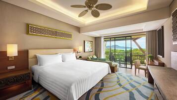 Garden Deluxe Seaview (King) | In-room safe, desk, laptop workspace, blackout drapes