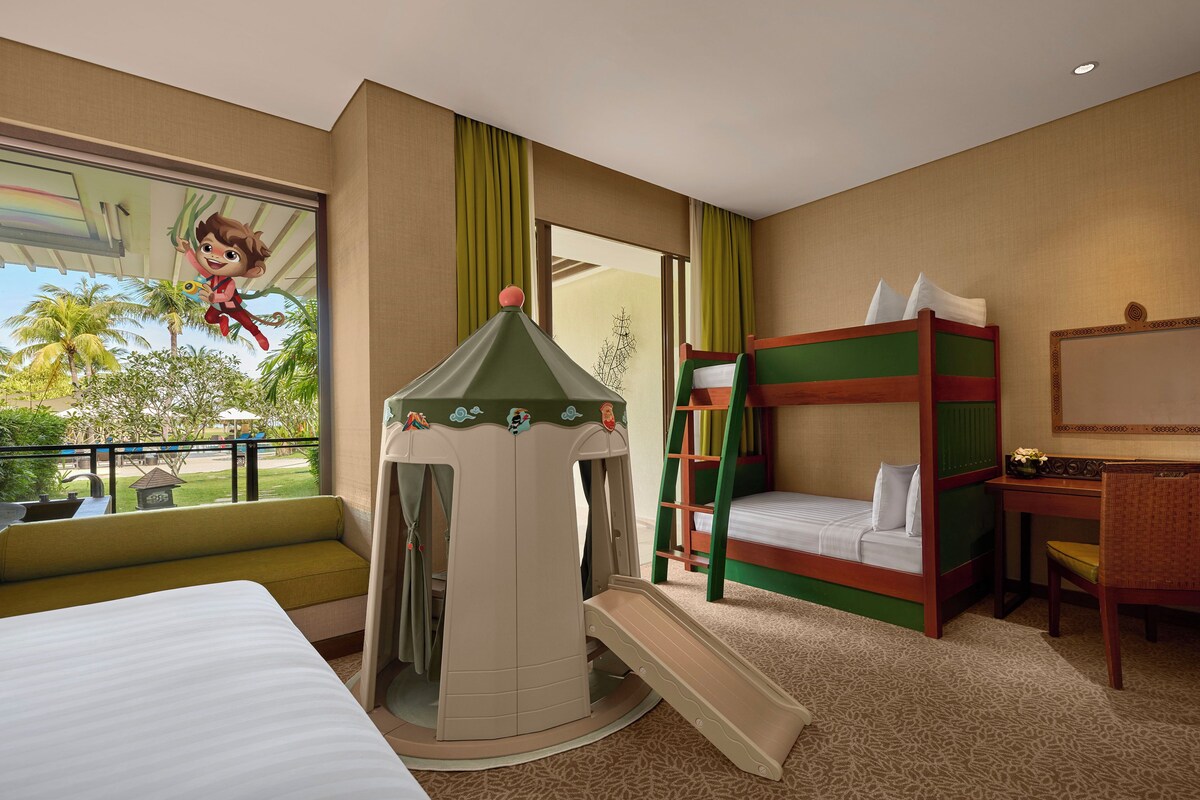 Junior Suite (Family) | In-room safe, desk, laptop workspace, blackout curtains