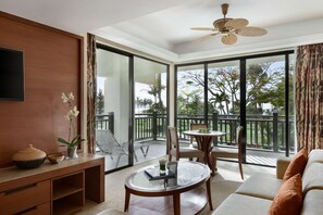 Garden Wing, 行政套房, 1 张特大床 | 1 多间卧室、客房内保险箱、办公桌、笔记本电脑工作区