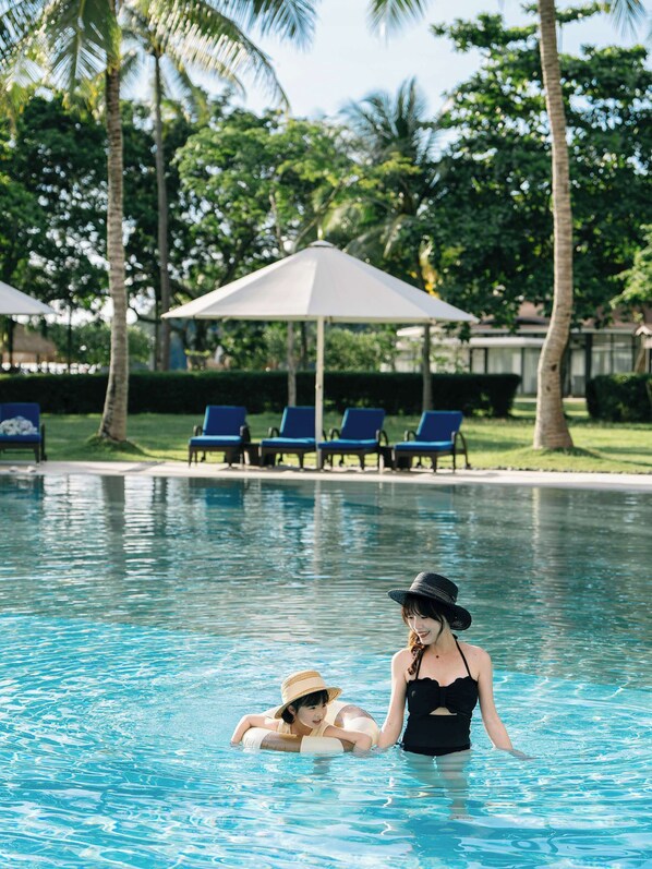 2 outdoor pools, pool umbrellas, sun loungers