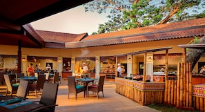 5 restaurants, breakfast, lunch, dinner served; Japanese cuisine