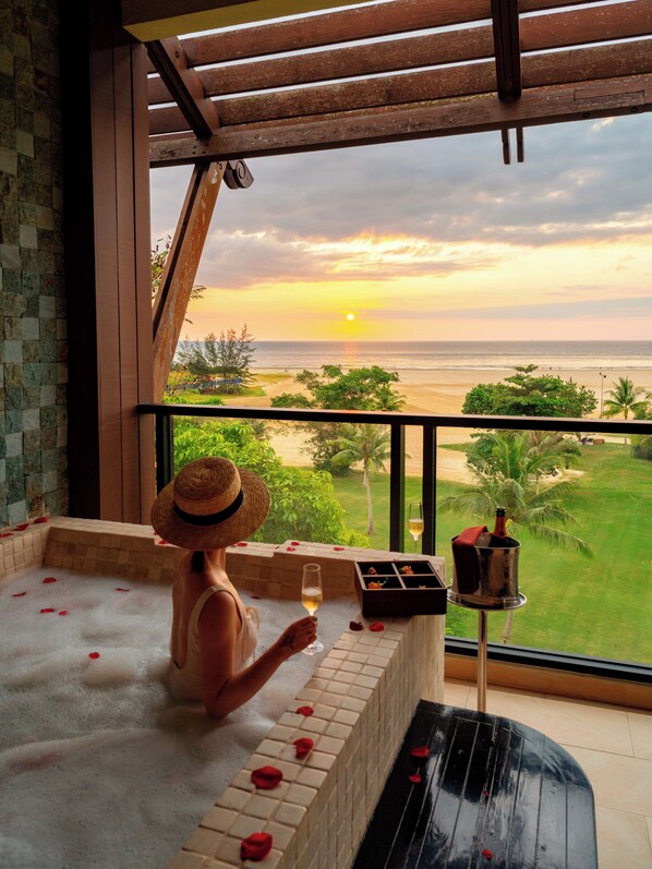 Caja de seguridad en la habitación y escritorio 