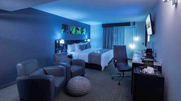 Junior Suite, 1 King Bed | 1 bedroom, hypo-allergenic bedding, in-room safe, desk