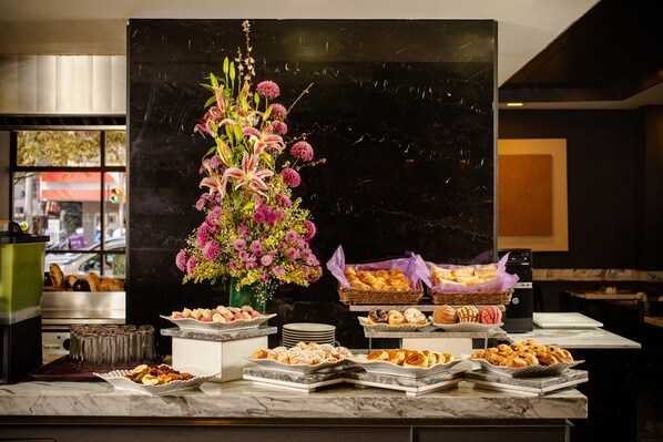 Daily buffet breakfast (MXN 245 per person) - LaiLa Hotel CDMX (Mexico City)