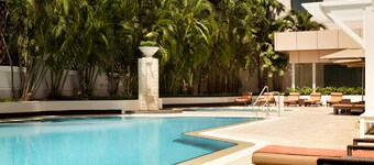 Sule Shangri-La, Yangon