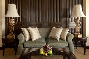 Daunenbettdecken, Minibar, Zimmersafe, individuell dekoriert
