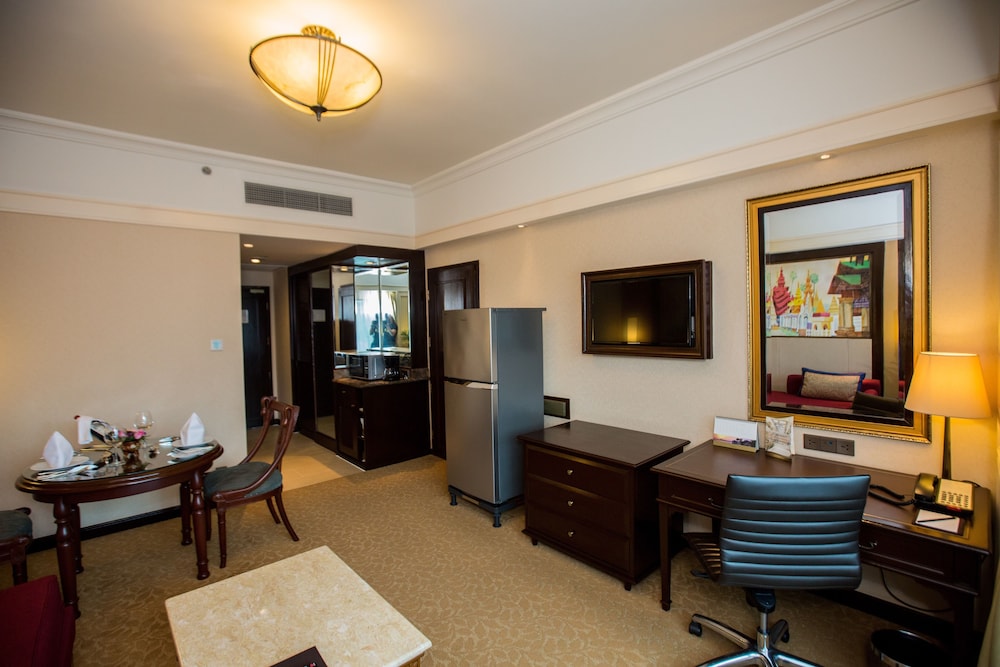 Sule Shangri-La, Yangon by null