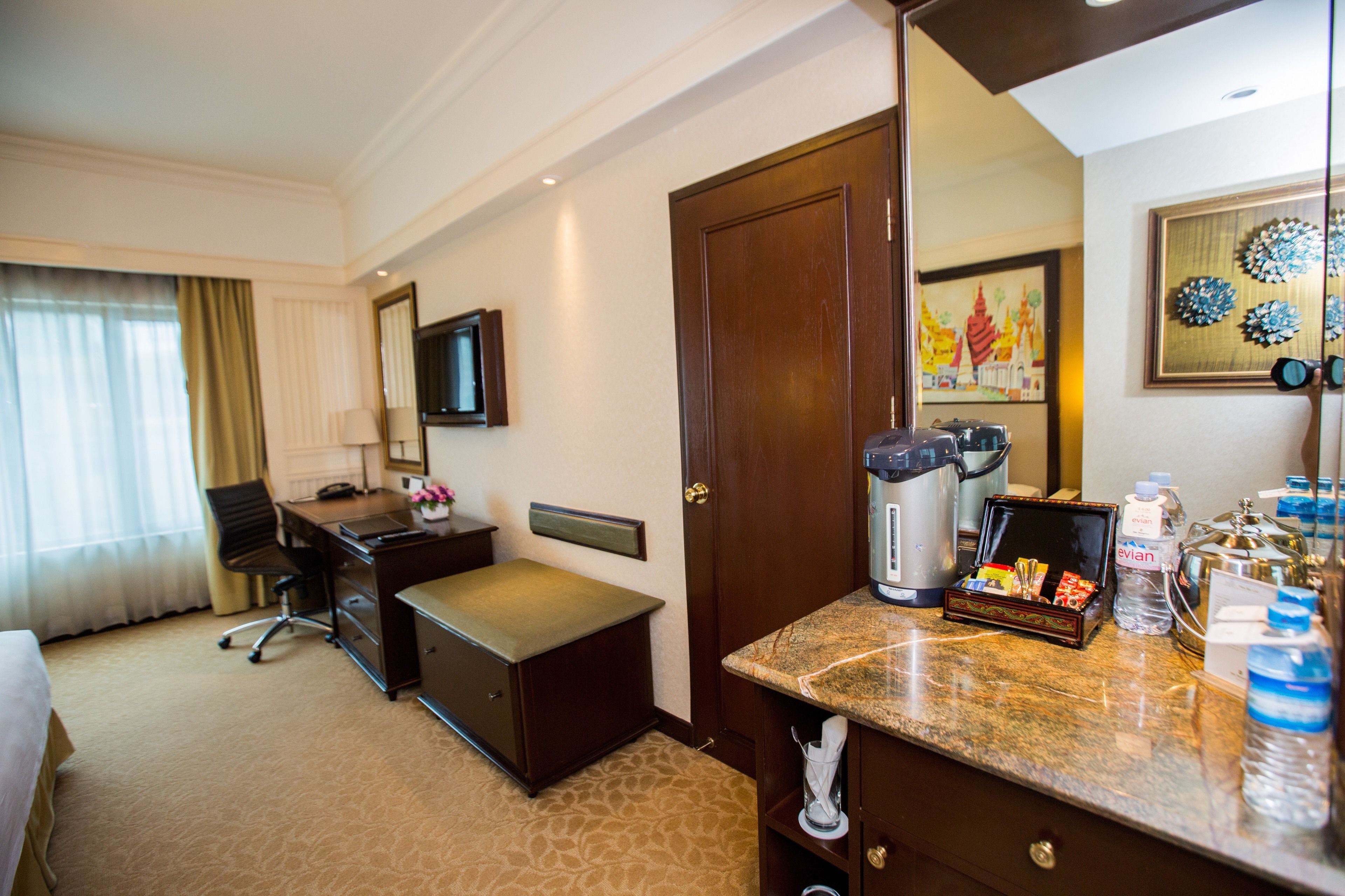 executive suite | down duvets, minibar, in-room safe, individually decorated