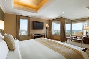 Suite Club | Edredón, minibar y caja de seguridad en la habitación 