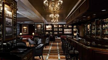 2 bars/lounges, lobby lounge