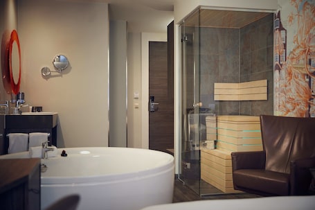 In-room safe, individually decorated, individually furnished, desk. Inntel Hotels Amsterdam Centre