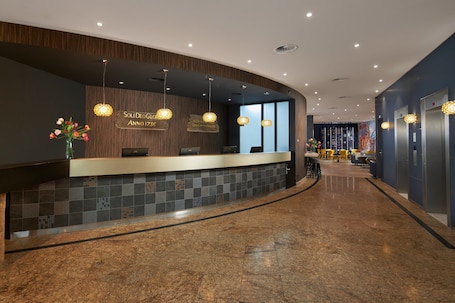 Reception. Inntel Hotels Amsterdam Centre