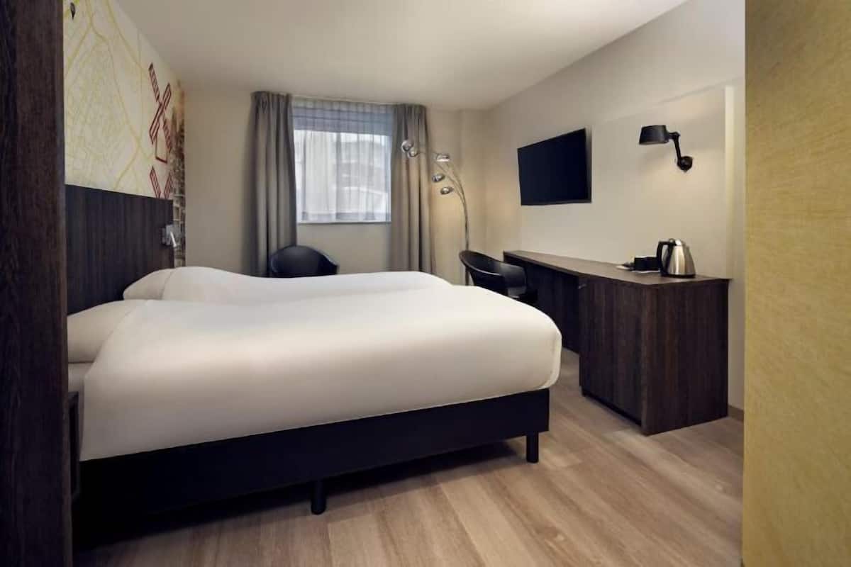 In-room safe, desk, blackout drapes, soundproofing