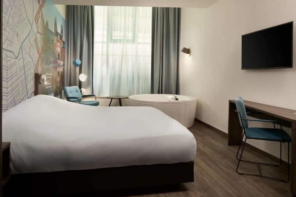 In-room safe, desk, blackout drapes, soundproofing