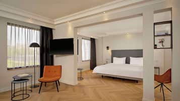 Suite Deluxe, 1 habitación | Ropa de cama hipoalergénica, edredón y minibar