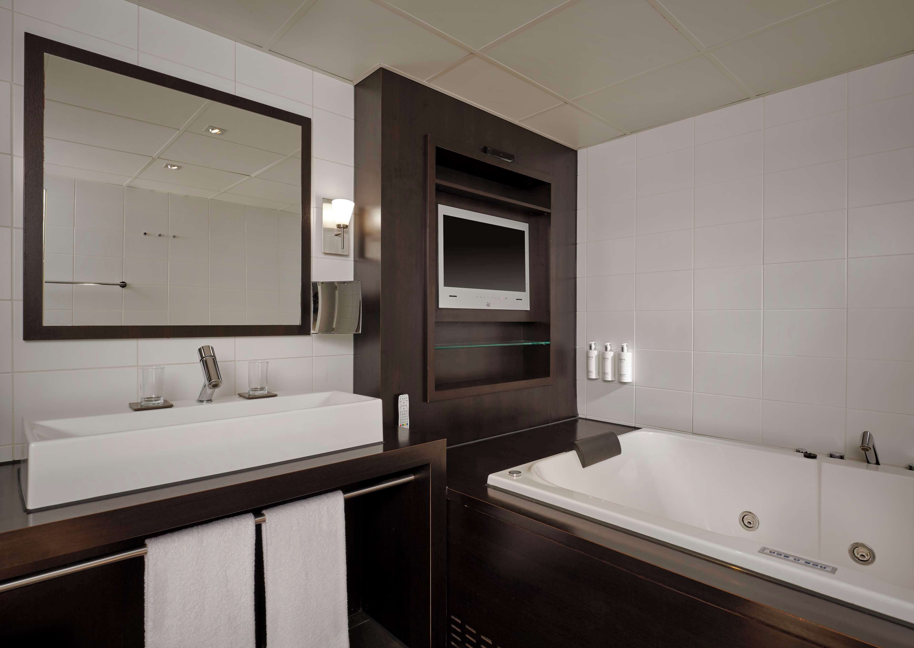 deluxe suite, 1 bedroom | bathroom | designer toiletries, hair dryer, towels