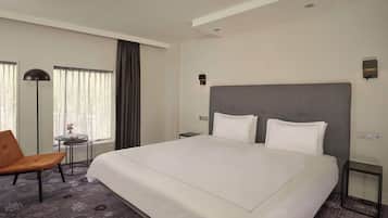 Executive kamer, 1 kingsize bed | Hypoallergeen beddengoed, donzen dekbedden, een minibar