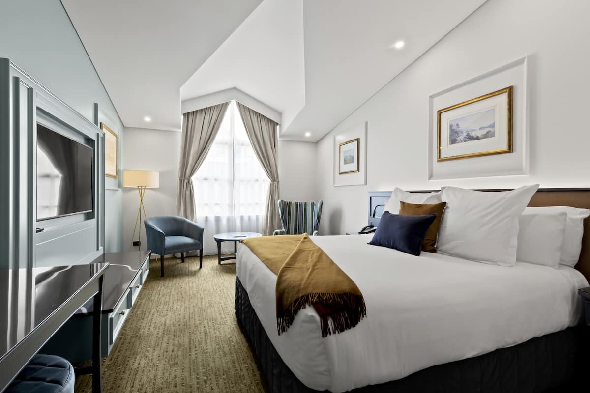 Superior King Room | In-room safe, desk, blackout curtains, iron/ironing board