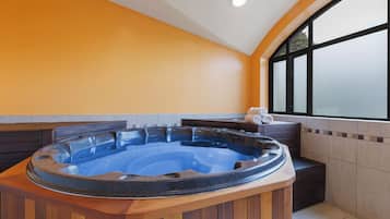 Indoor spa tub