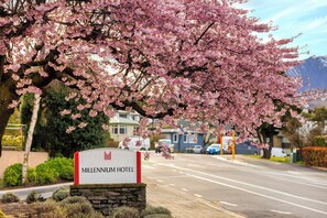 Front of property - Millennium Hotel Queenstown (Queenstown)