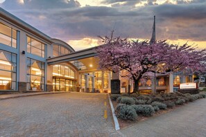 Front of property - Millennium Hotel Queenstown (Queenstown)