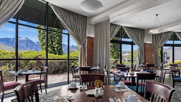 Daily buffet breakfast (NZD 40.00 per person)