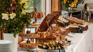 A buffet table with various food items, including pastries, bread, and desserts. - Dom Goncalo Hotel & Spa (Ourem)