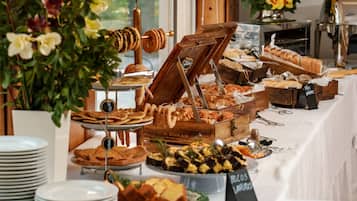 Daily buffet breakfast (EUR 16 per person)