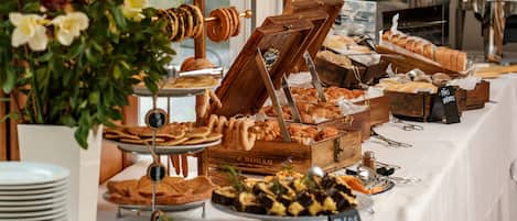 Daily buffet breakfast (EUR 16 per person)
