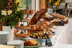 Daily buffet breakfast (EUR 16 per person)