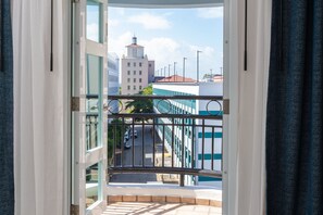 Junior Suite, 1 Bedroom | Premium bedding, down comforters, pillowtop beds, in-room safe