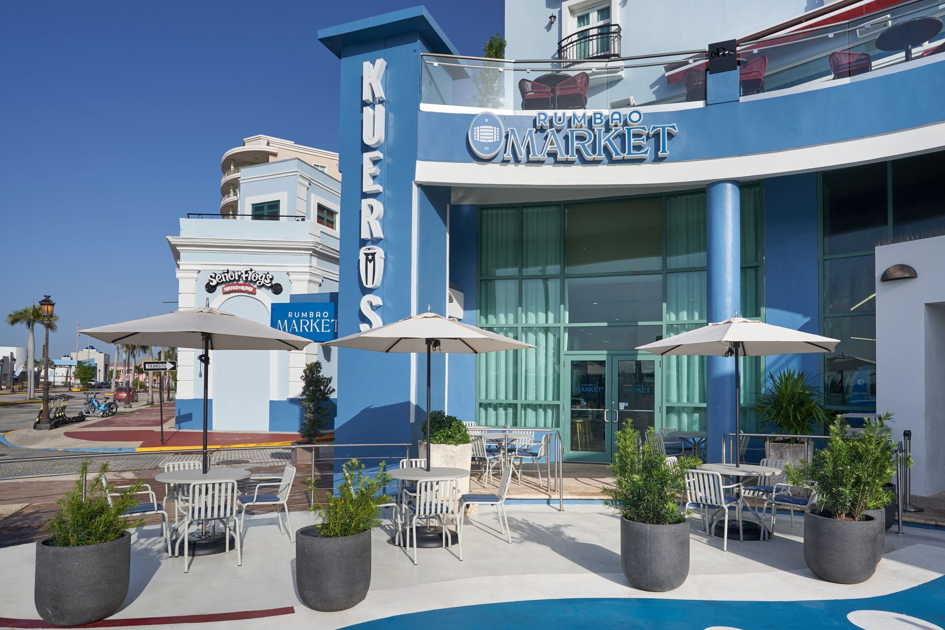 Se sirven desayunos, comidas, cenas y cocina local 