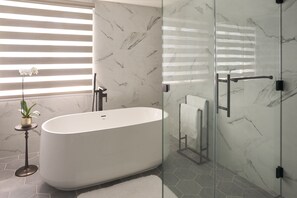 Combined shower/tub, designer toiletries, hair dryer, slippers