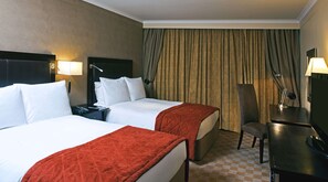 In-room safe, desk, laptop workspace, blackout curtains - Southern Sun O.R Tambo (Kempton Park)