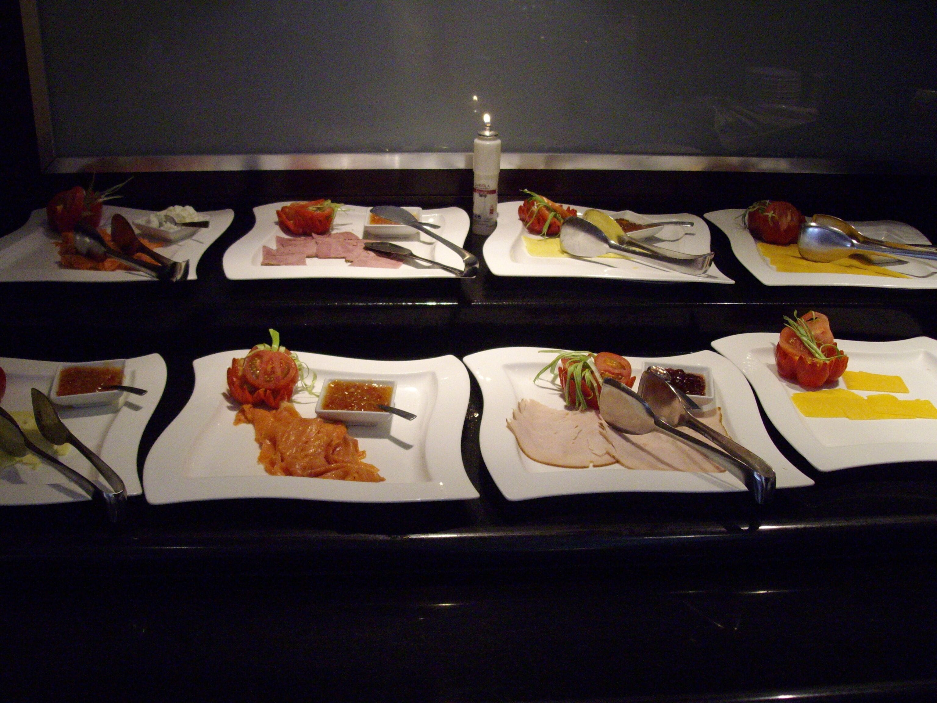 breakfast, lunch, dinner served; international cuisine