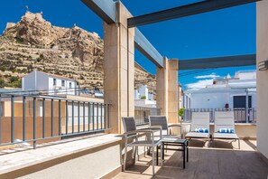 Habitación Premium, Terraza | Minibar, wifi gratis y ropa de cama 