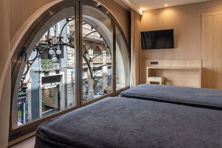 In-room safe, desk, laptop workspace, blackout drapes. Rialto