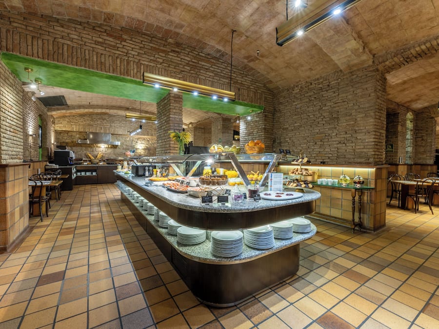 Päivittäinen buffetaamiainen (14 EUR per henkilö)