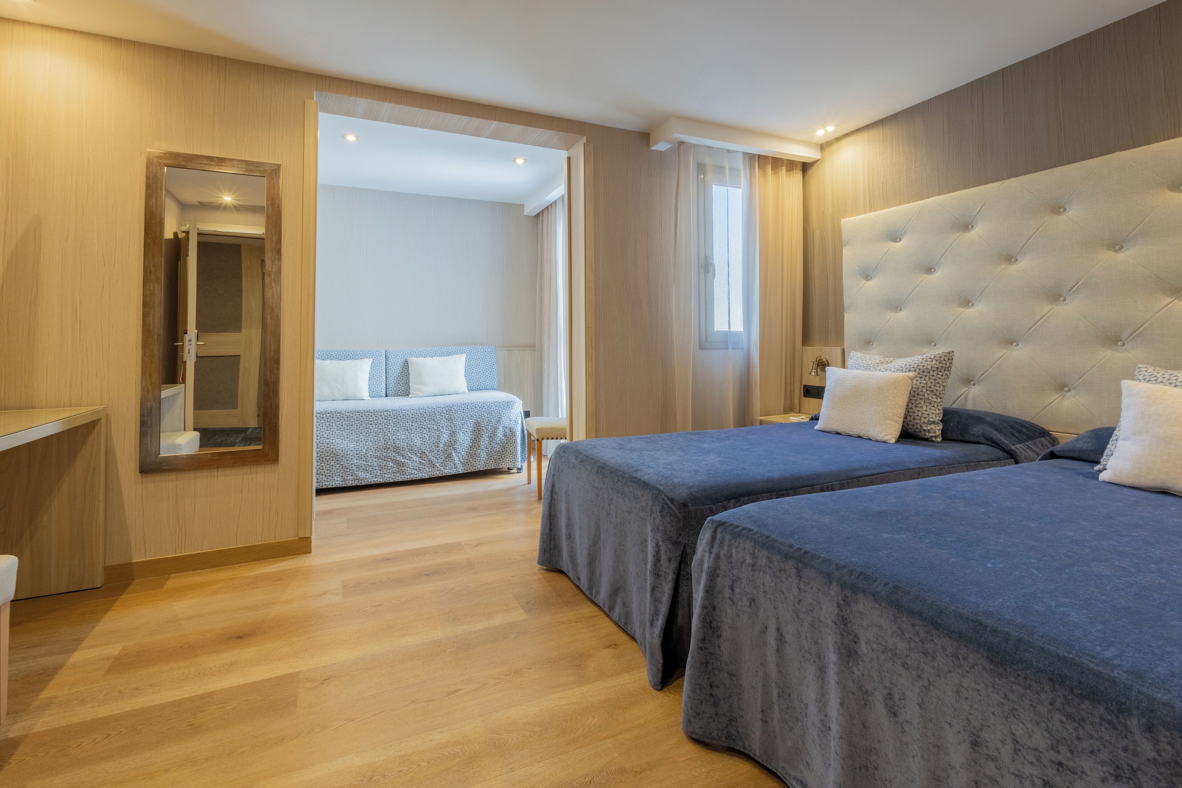 quadruple room | 1 bedroom, in-room safe, desk, laptop workspace