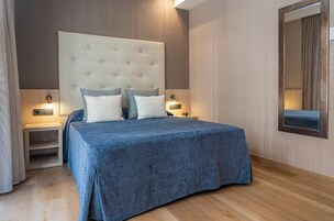 Cofres nos quartos, escrivaninha, espaço de trabalho para notebook