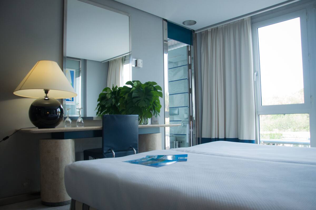 Minibar, in-room safe, desk, blackout curtains
